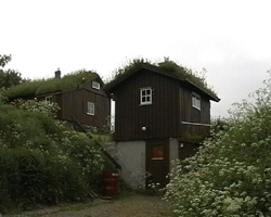 Grasgedeckte Hütten